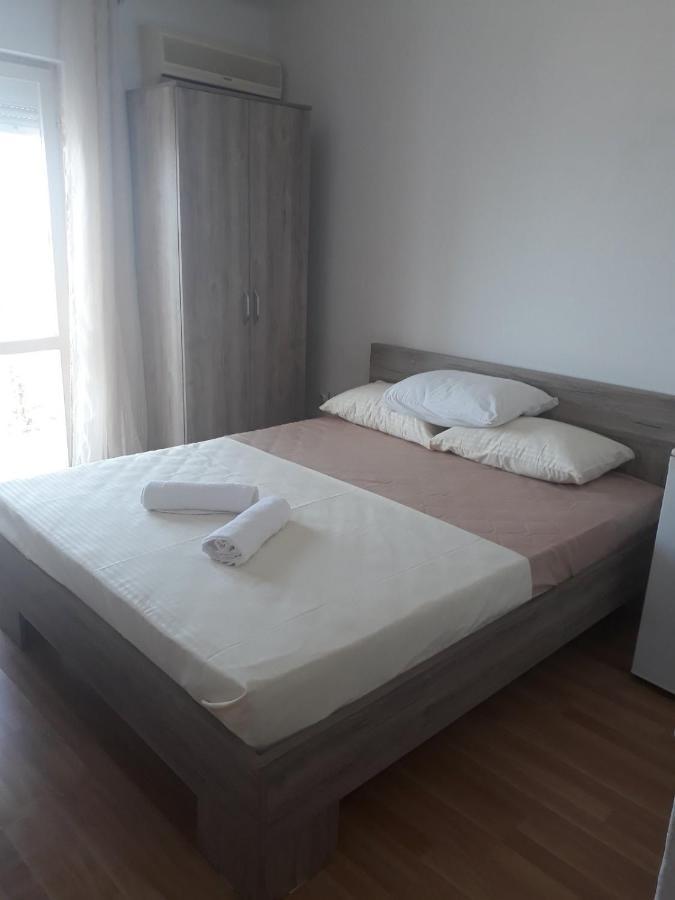 Em Apartments Ulcinj Esterno foto