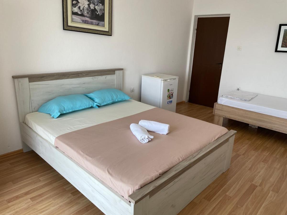 Em Apartments Ulcinj Esterno foto