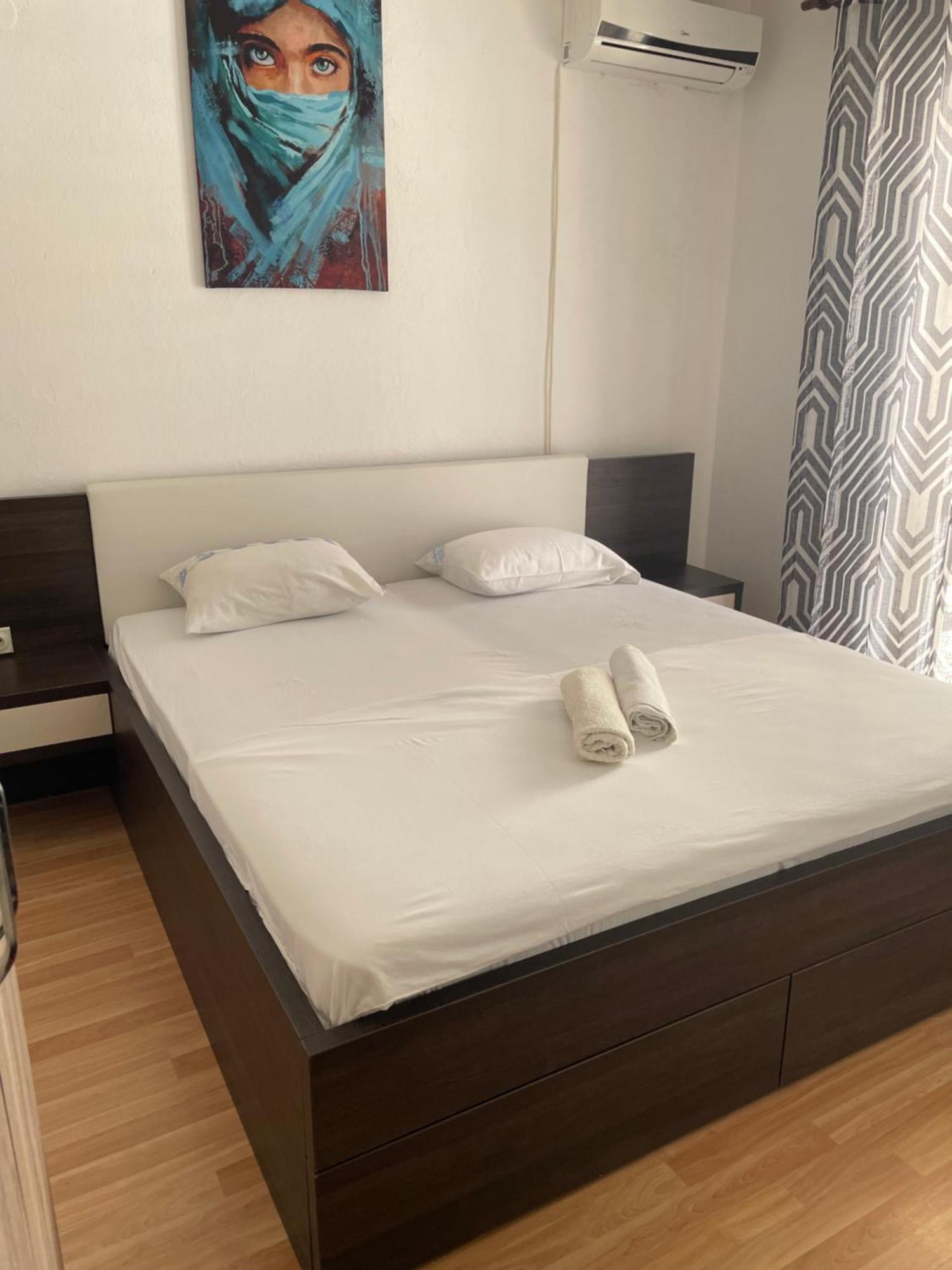Em Apartments Ulcinj Esterno foto